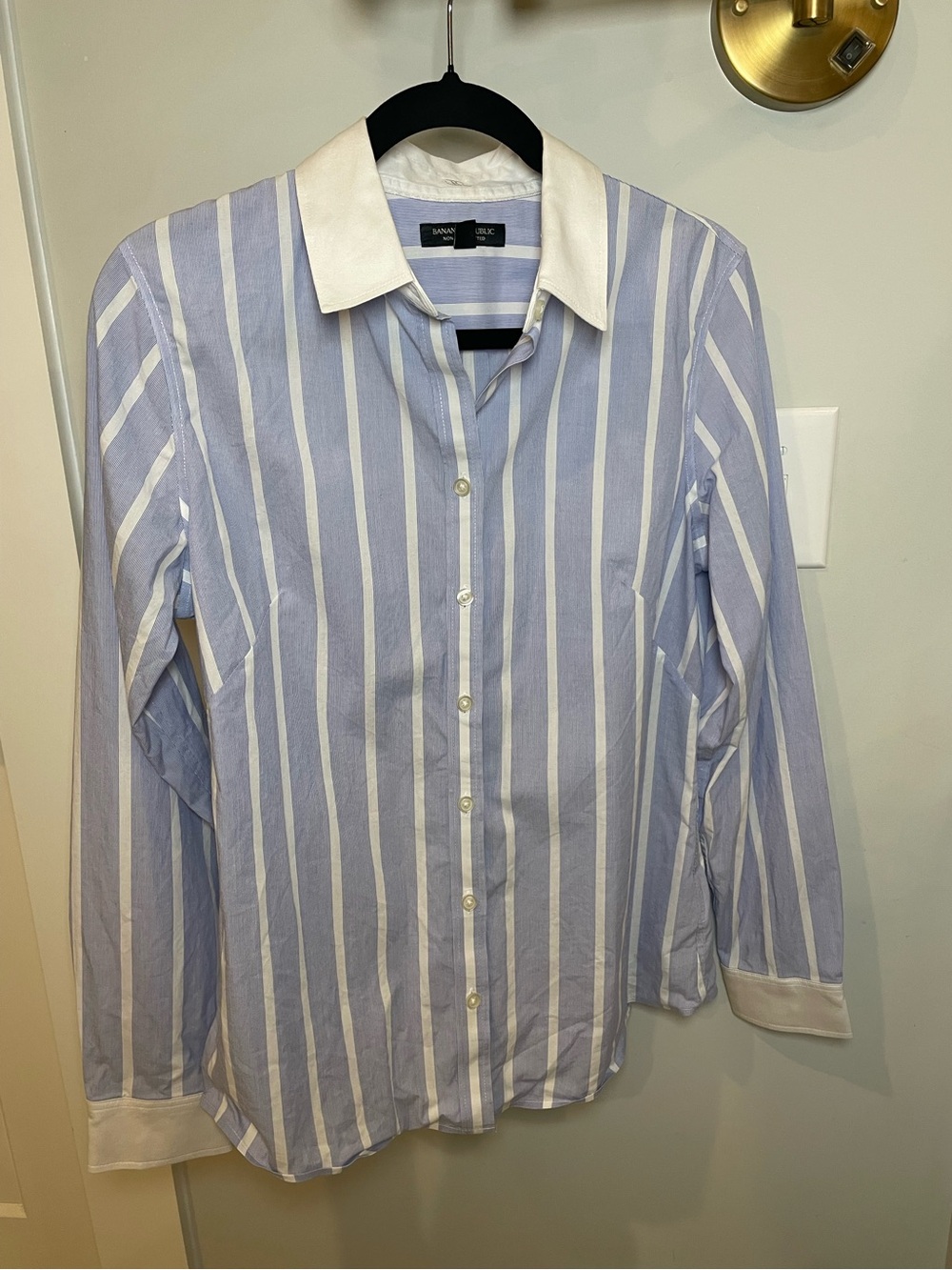 Banana Republic Fitted Non Iron Blue & White Striped Dress Shirt